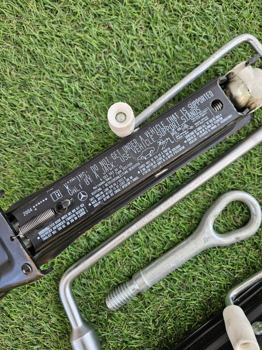 Оригінальний домкрат балоний ключ гак Mercedes Benz W203