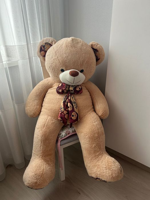 Плюшева велика іграшка