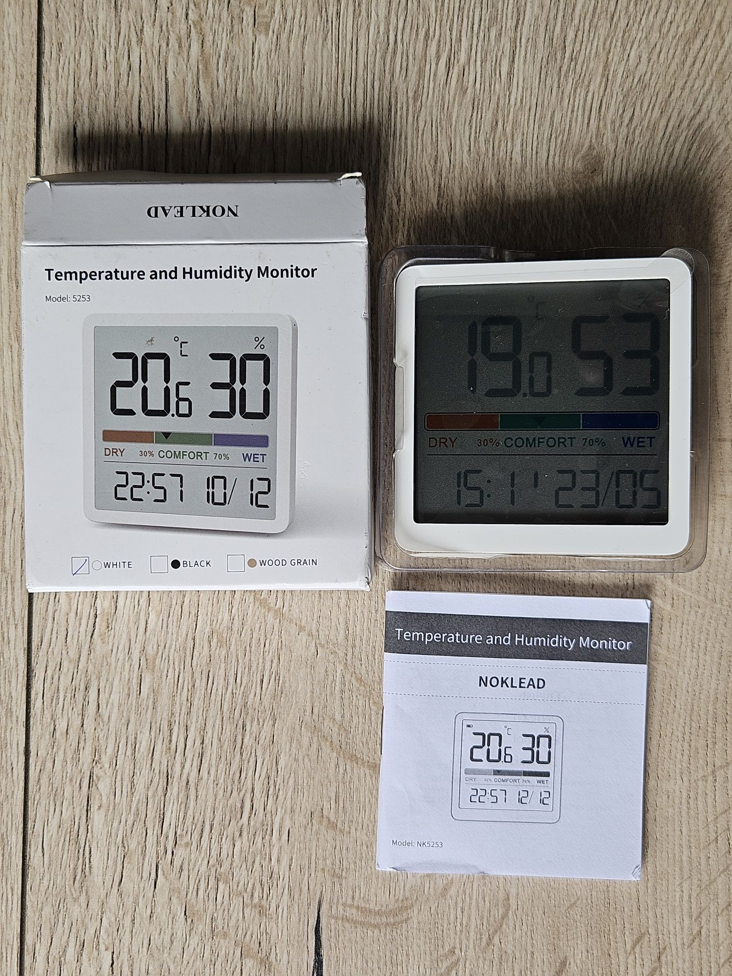 Termometr z wyświetlaczem oraz pomiarem wilgotności data i godziną.