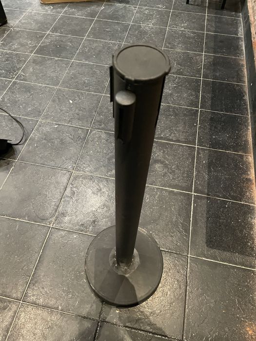 Postes Separadores com Fita Retrátil