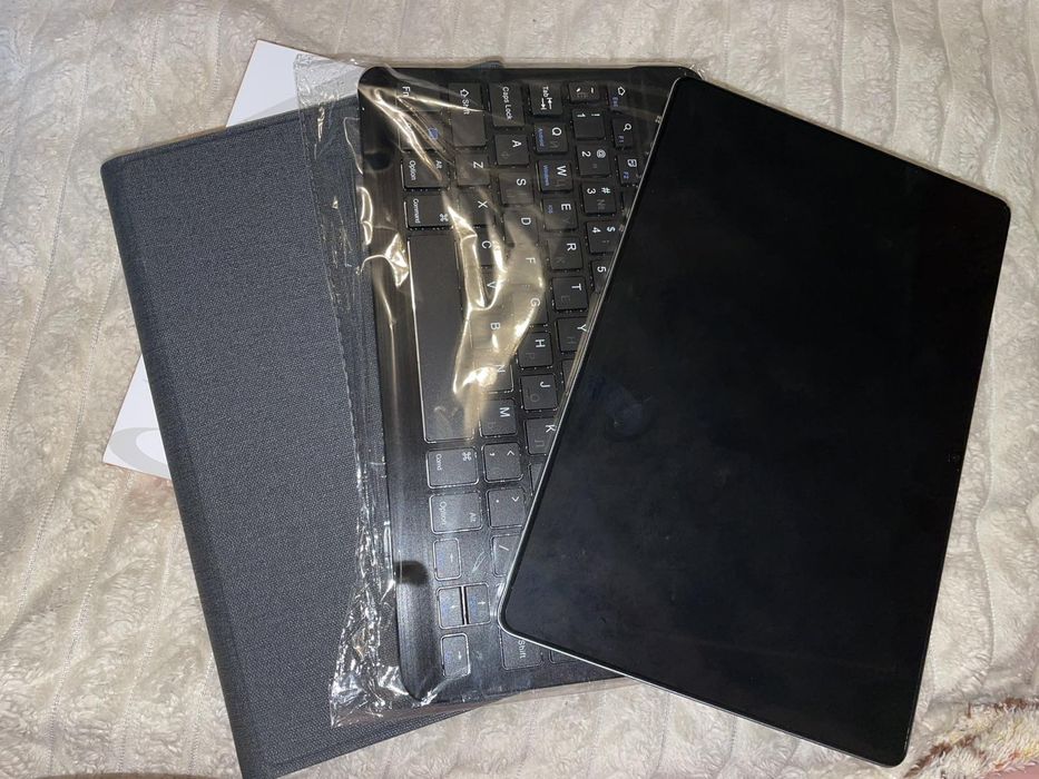 Продам планшет Teclast M50 з чохлом та клавіатурою(блютуз)