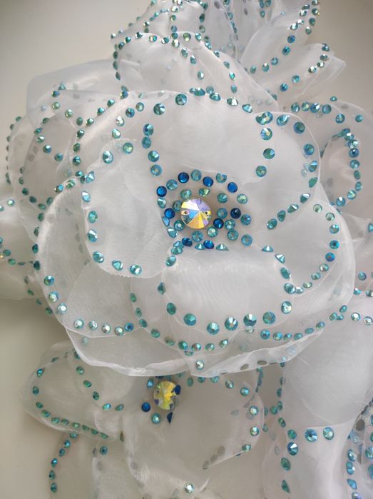 Квіти з органзи  з камінням