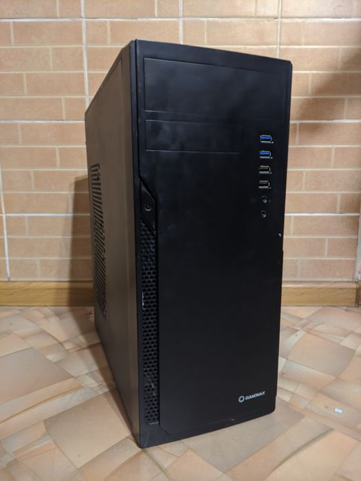 I5 10400 6 ядер 12 потоків, 16 ГБ ОЗУ DDR4, SSD NVME 128 GB.