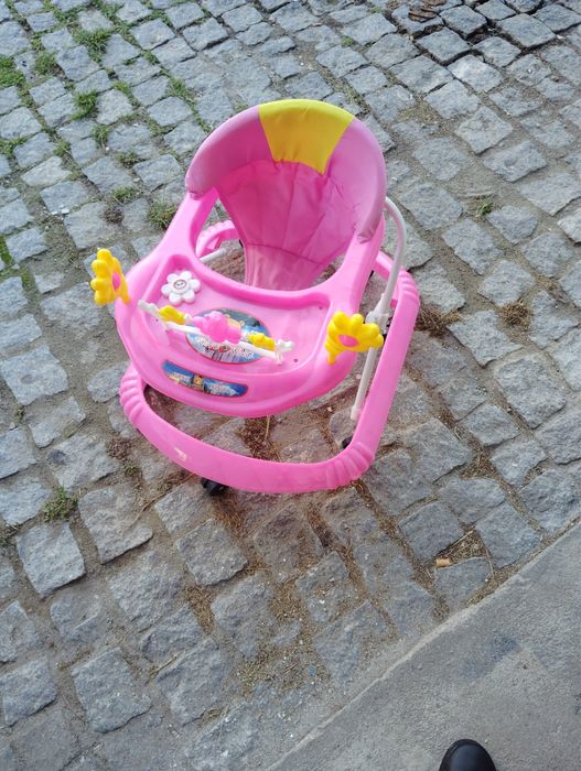 Andador menina rosa usado somente uma vez