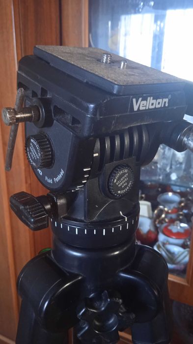 Штатив тринога Velbon PH-368