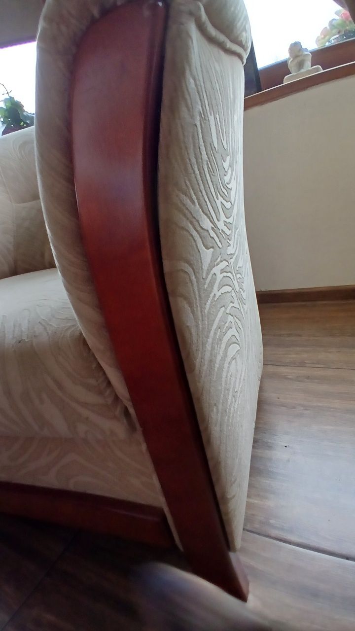 Komplet wypoczynkowy, sofa rozkładana, dwa fotele, stół.
