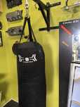 Saco boxe + suporte adaptado para costas e tríceps
