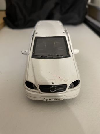 Samochód Mercedes