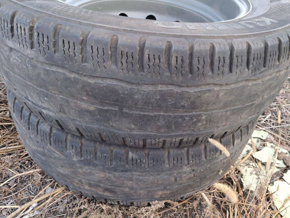 Распродаж: двері буса, шини R16C, диски, лебідка