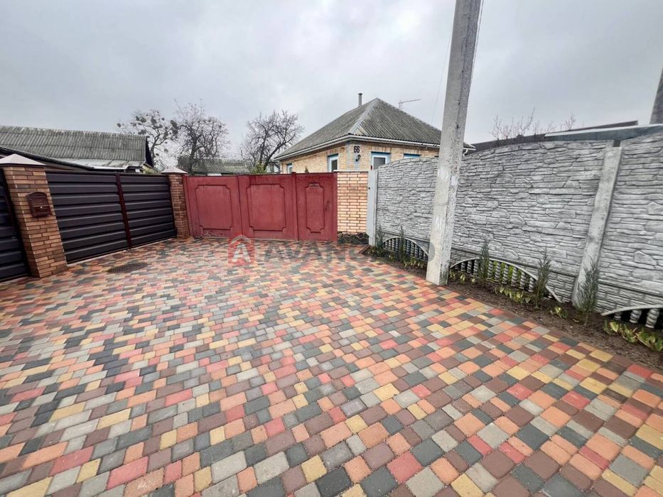 Здам доглянутий цегляний будинок у районі Казбет, вул. Василини.