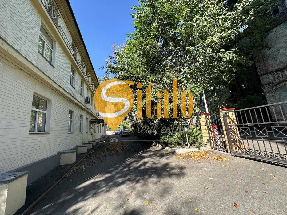 Продається окремо стояча будівля з ділянкою 16.85 соток в центрі Києва