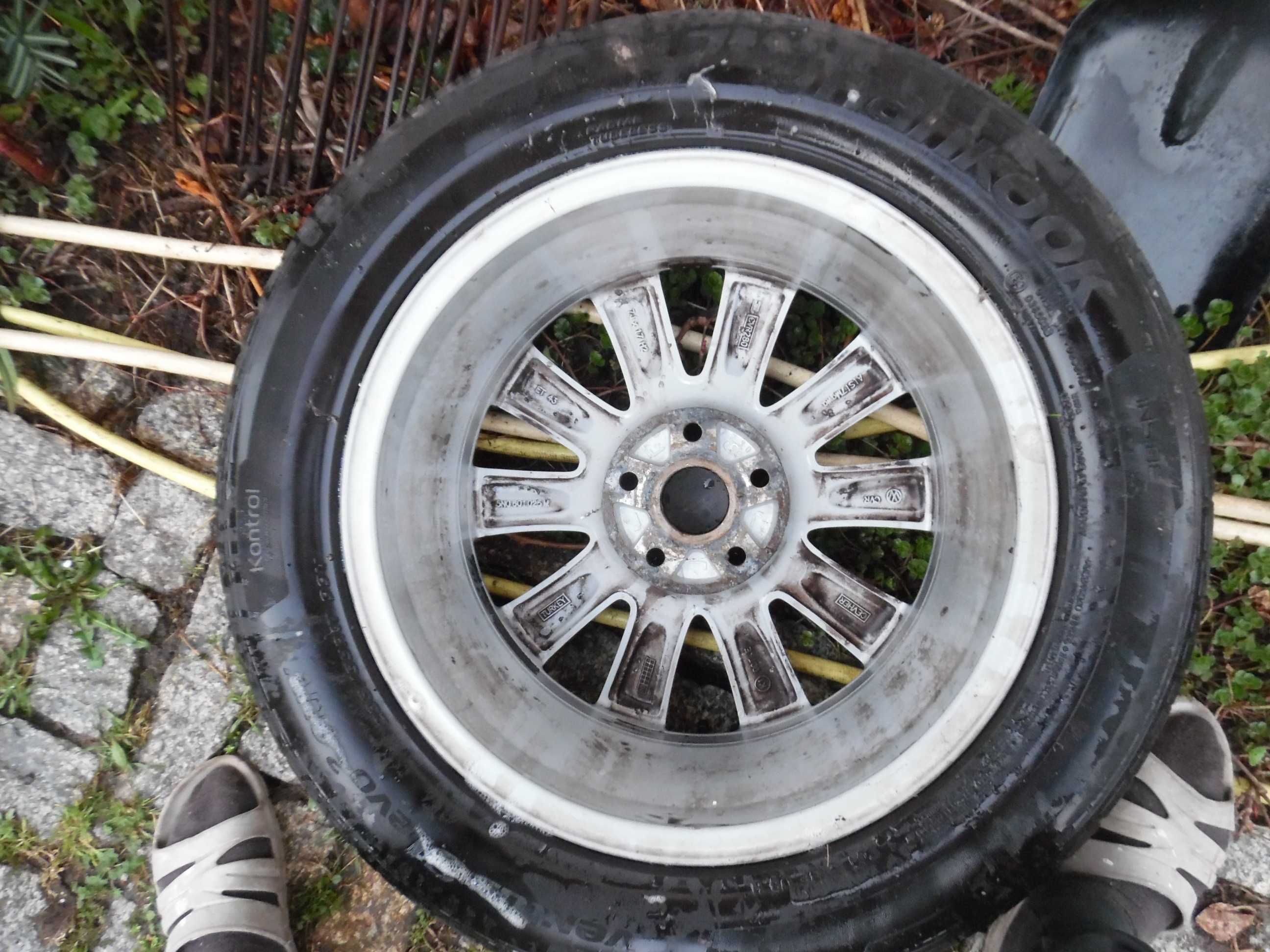 Sprzedam 2 felgi  17 cali volkswagen Tiguan 7J X 17 H2