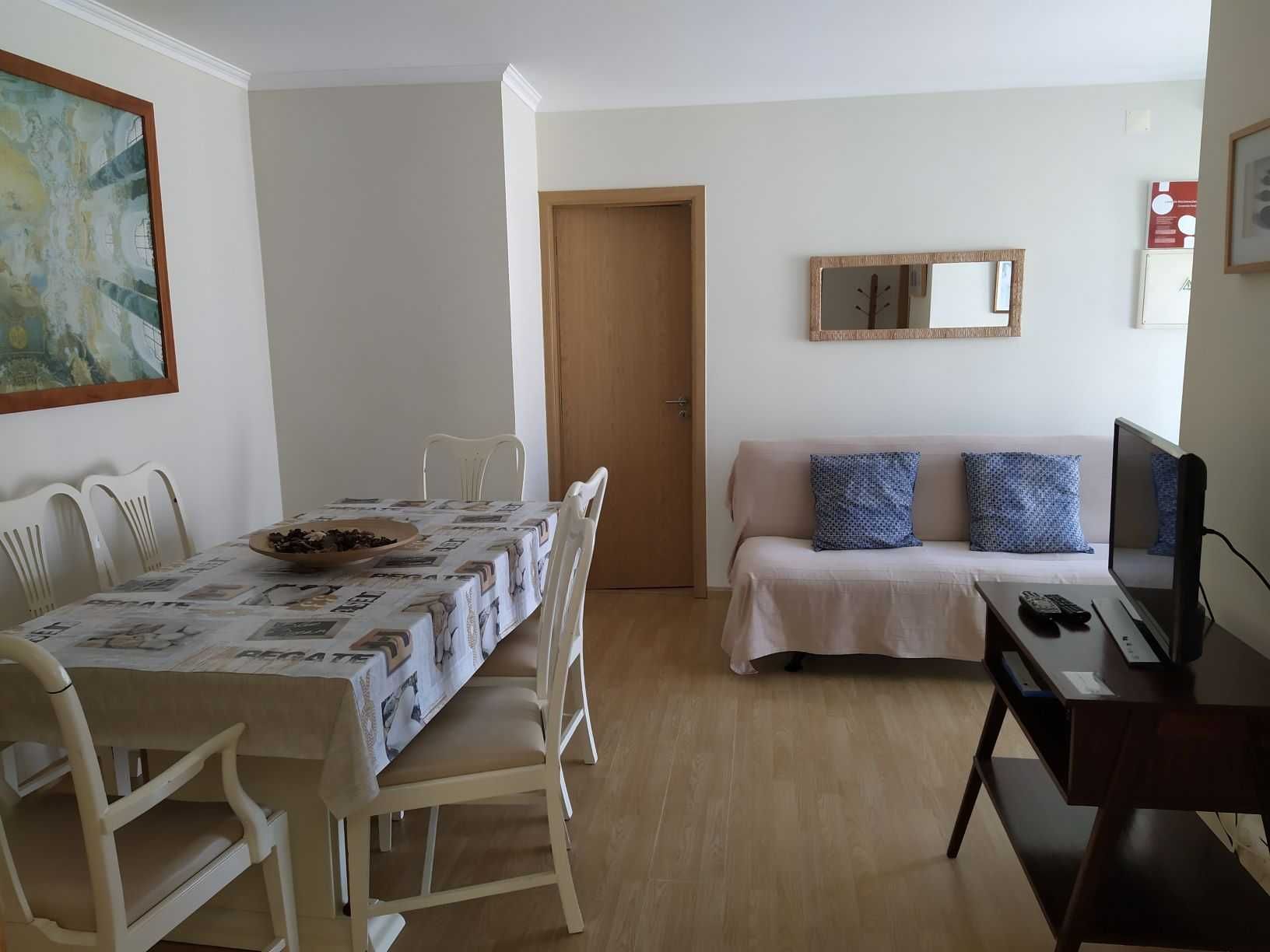 Moradia T2 na Praia da Consolação- a partir de 6/9!