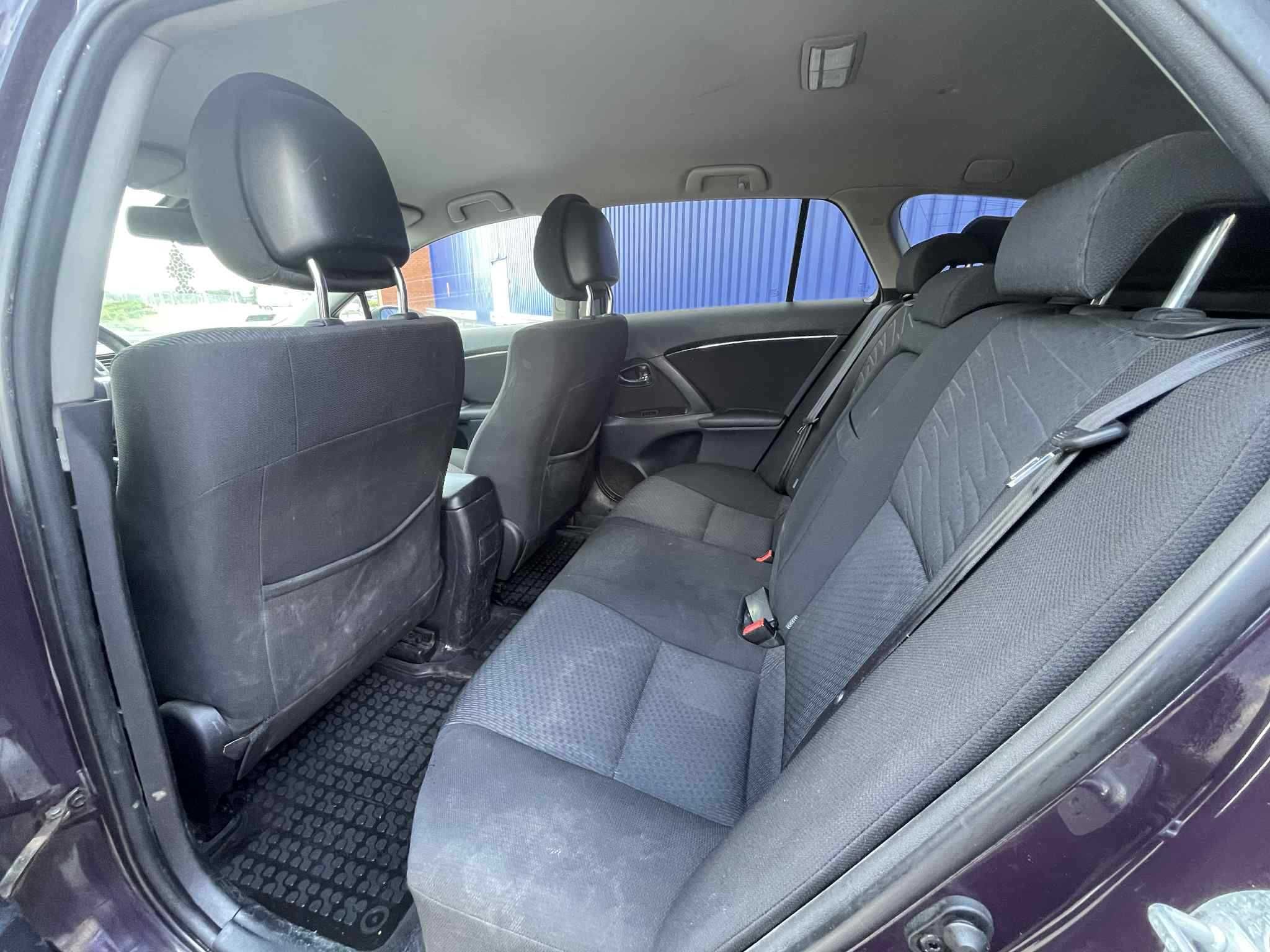 Toyota Avensis 2.2 D-CAT - Komplet Opon - Navi - Keyless go - Kombi