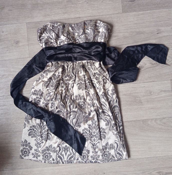 Вечірня коротка сукня