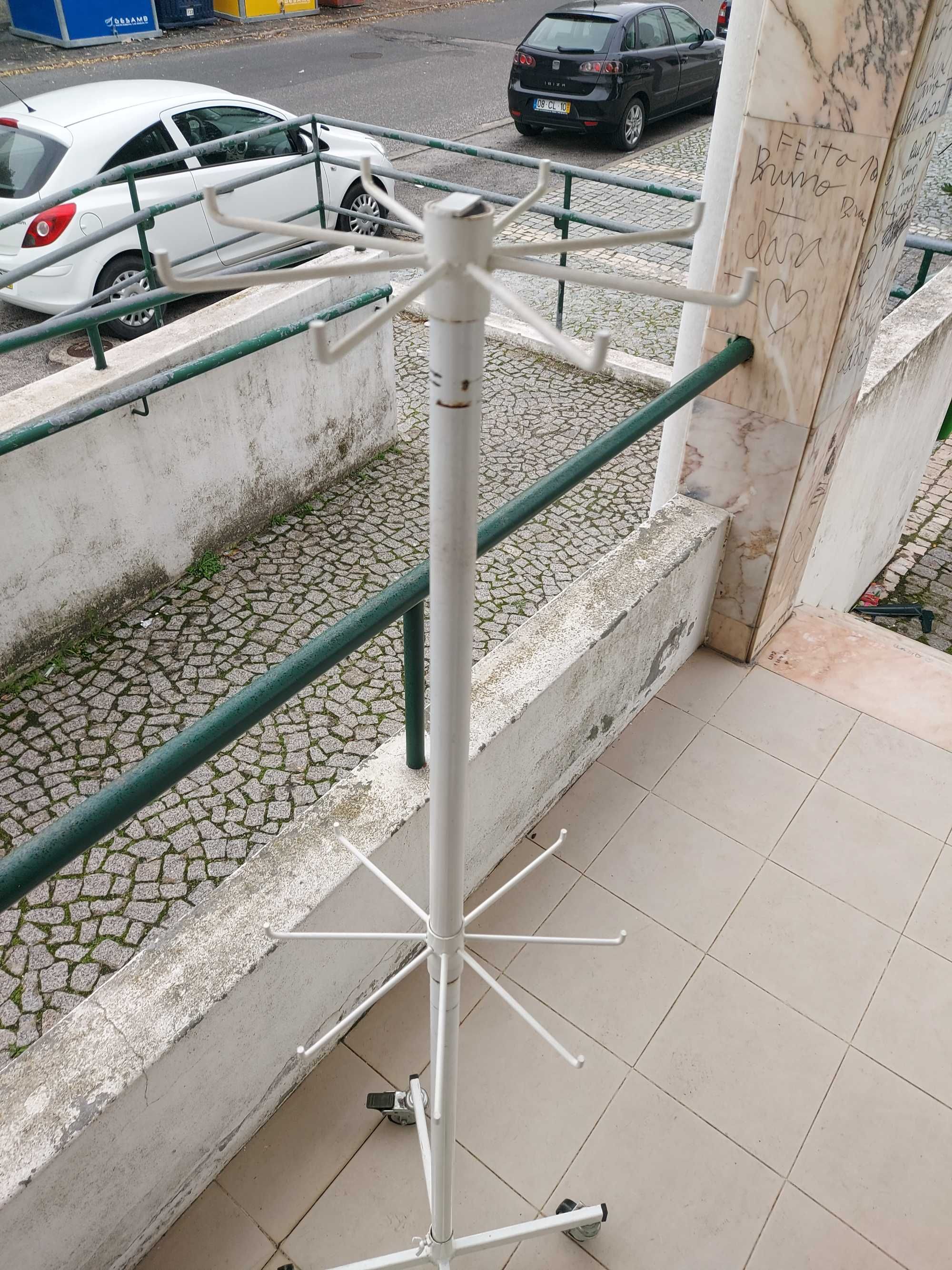 Expositor metálico