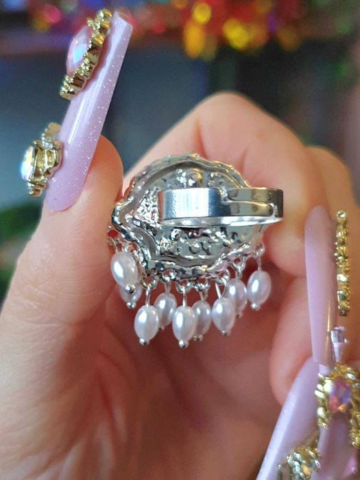 Anel surrealista olho verde, metal prateado, tamanho ajustável