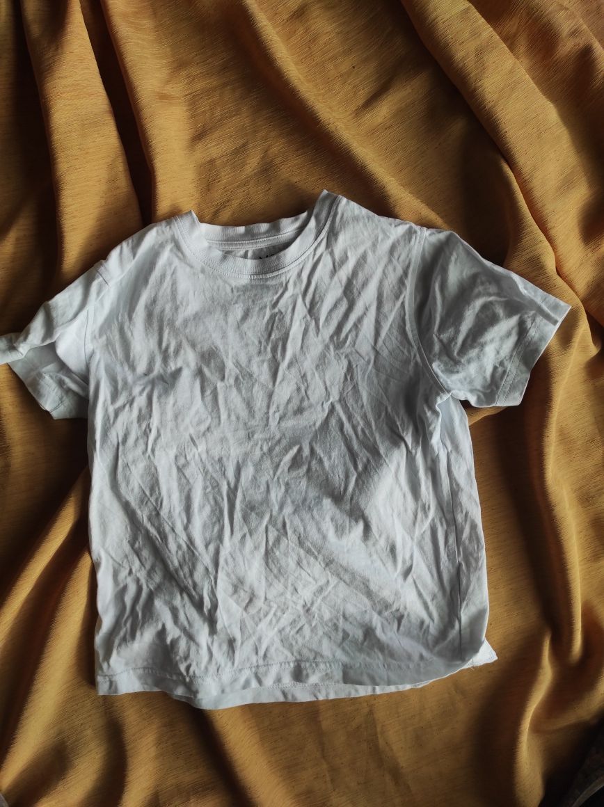 281. Biały klasyczny t-shirt chłopięcy M&S Scholl r. 122