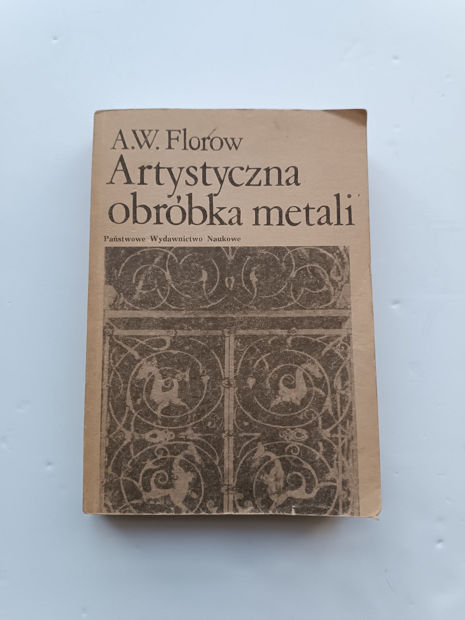 Książka "Artystyczna obróbka metali,"