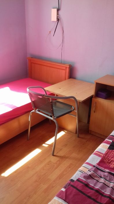 В 2-х этажном доме,комнаты, (бомбоубежище, свет всегда)