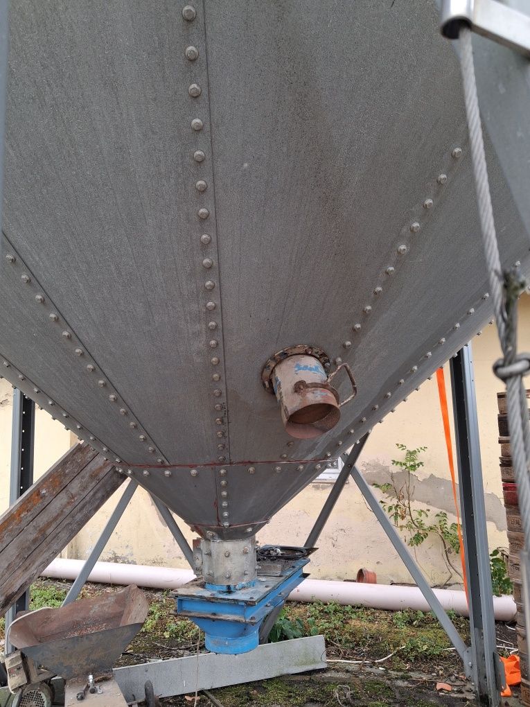 Silos zbożowy 80t lejowy ocynk stan bdb