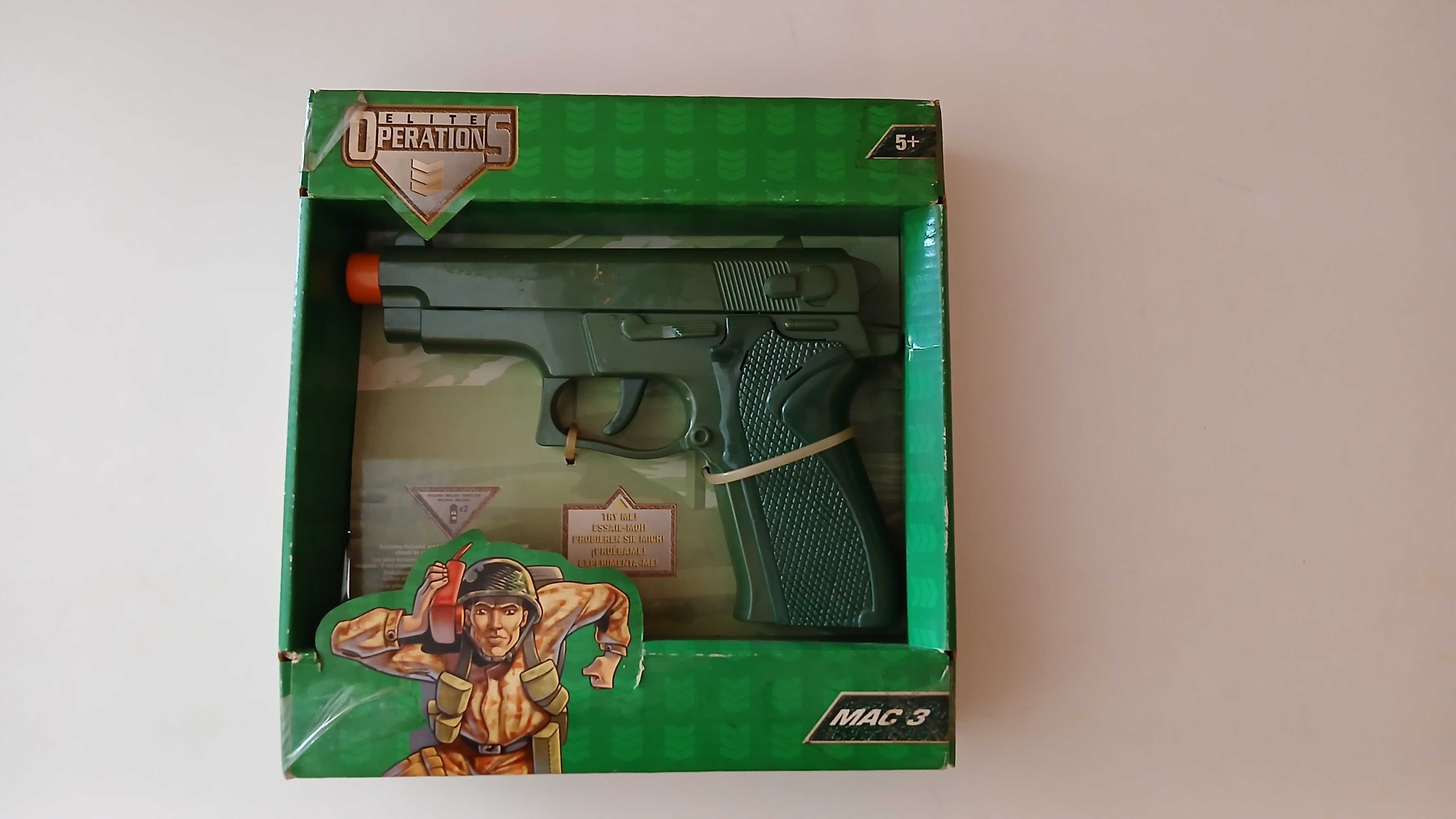 Pistola de brinquedo de combate nova