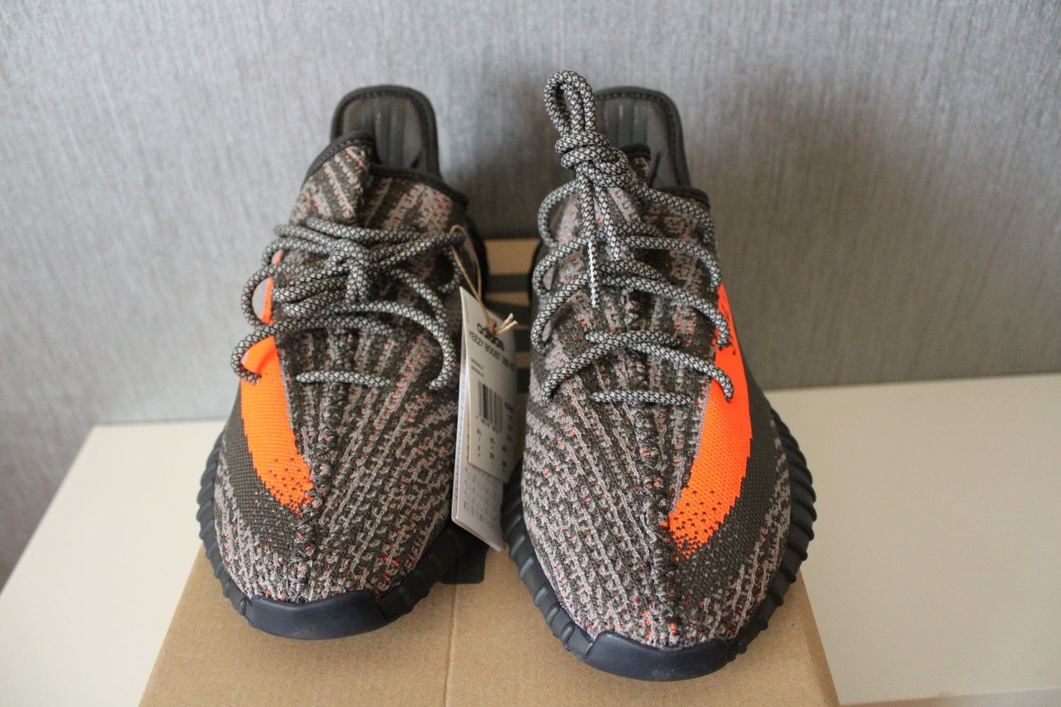 Ténis adidas Yeezy Boost 350 V2 Carbon Beluga