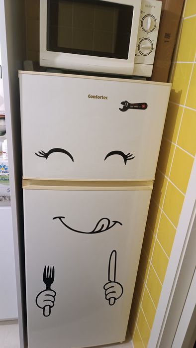 Frigorífico e microondas