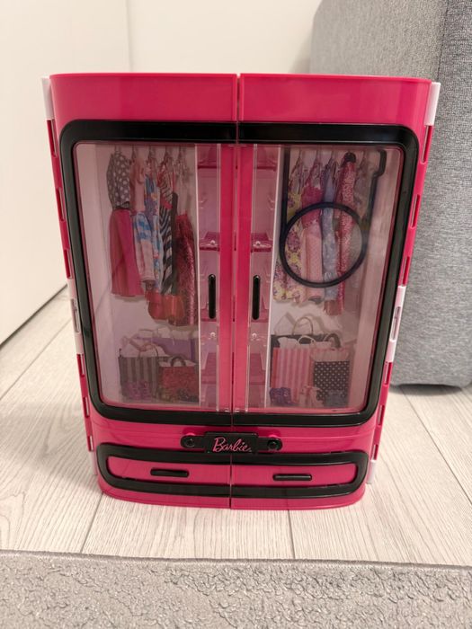 Szafa na ubrania i akcesoria dla lalek Barbie