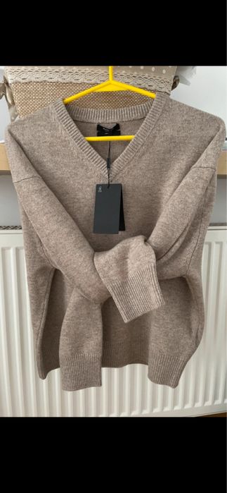 Nowy -100% Wełny - sweterek Massimo Dutti