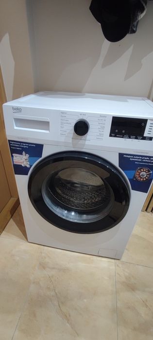 Pralka Beko WUE7512WPBE na gwarancji, prawie nowa.