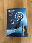 Зубная щетка Oral-B PRO2