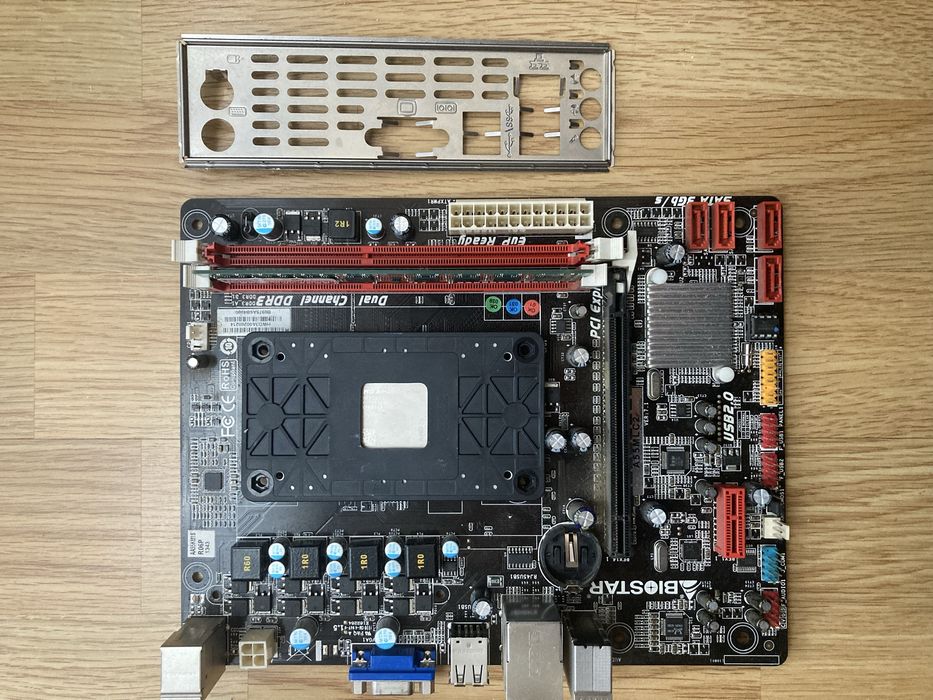 AMD A4-3300 + biostar a55mlc2 + ddar3 4gb компʼютер набір