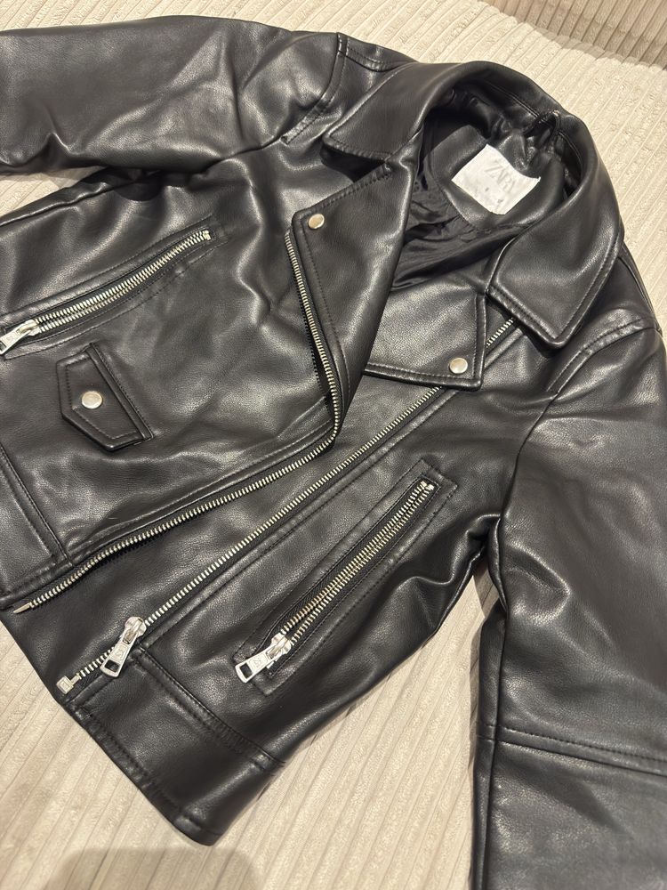 Дитяча шкіряна куртка ZARA Розмір: 128 см (8 років)