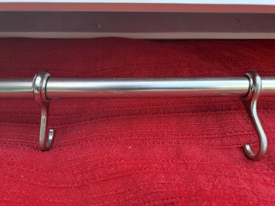 Prateleira branca de cozinha com suporte canecas - bom estado