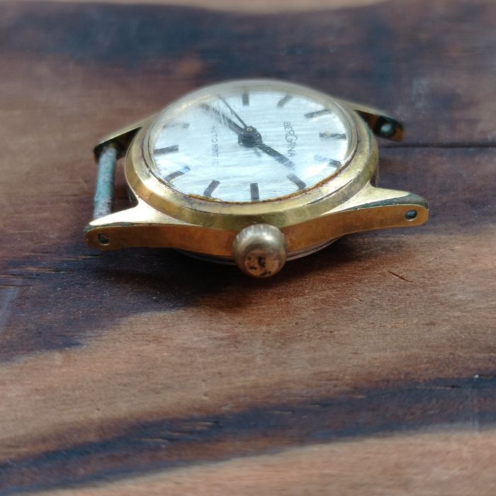 Часы Bergana позолоченные