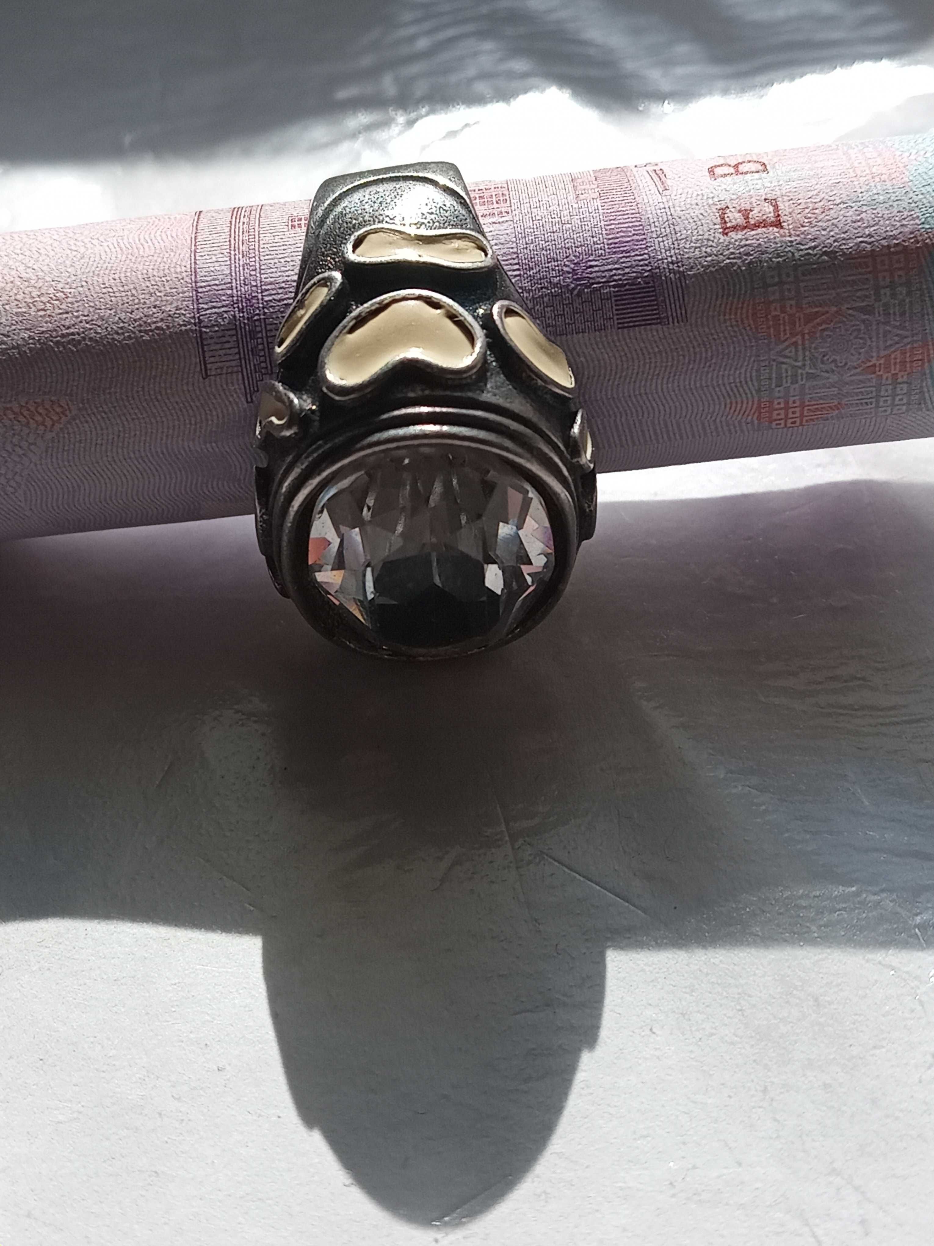 Серебряное кольцо 925 пробы с вставкой горного хрусталя, размер 17,5.