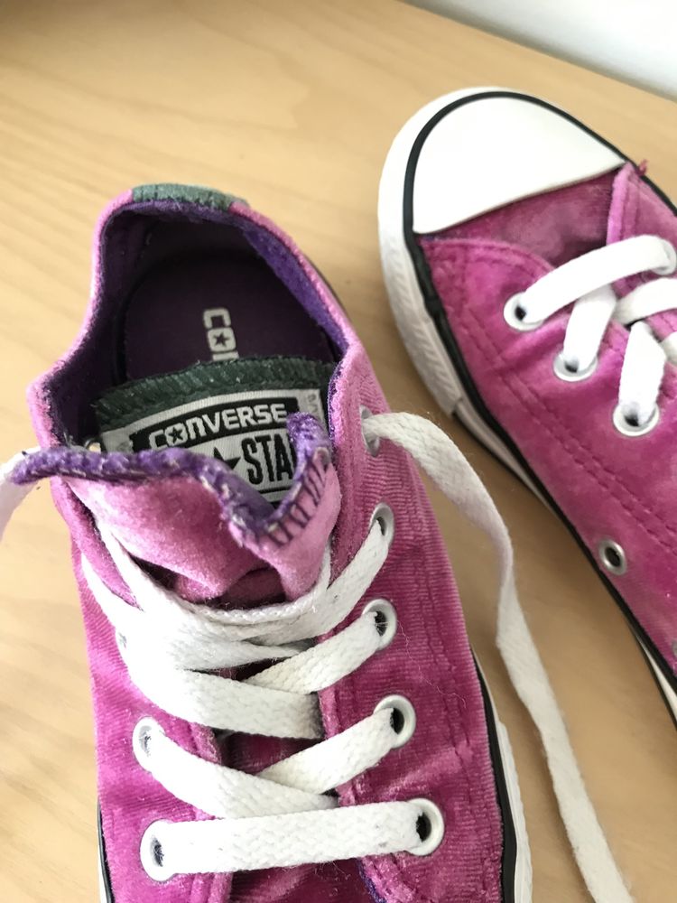 Welurowe różowe trampki Converse 29