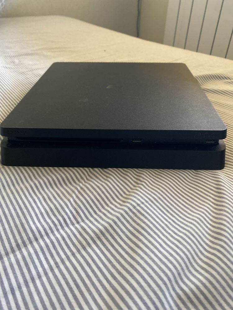 Playstation 4 slim