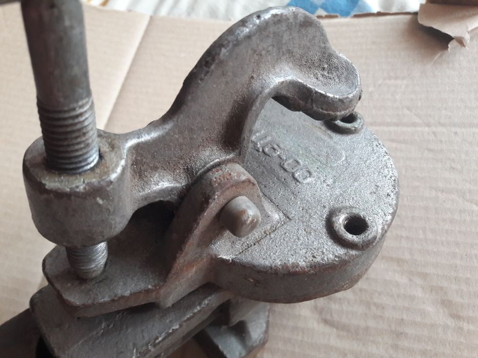 Тиски старые советские