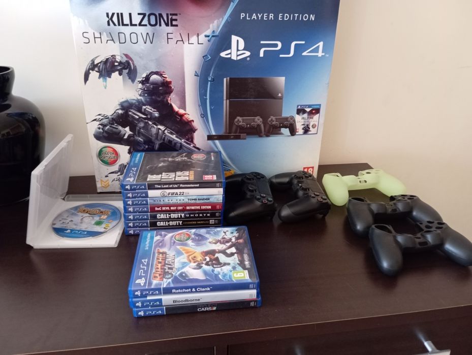 PS4 500Gb em caixa, 2 comandos e jogos