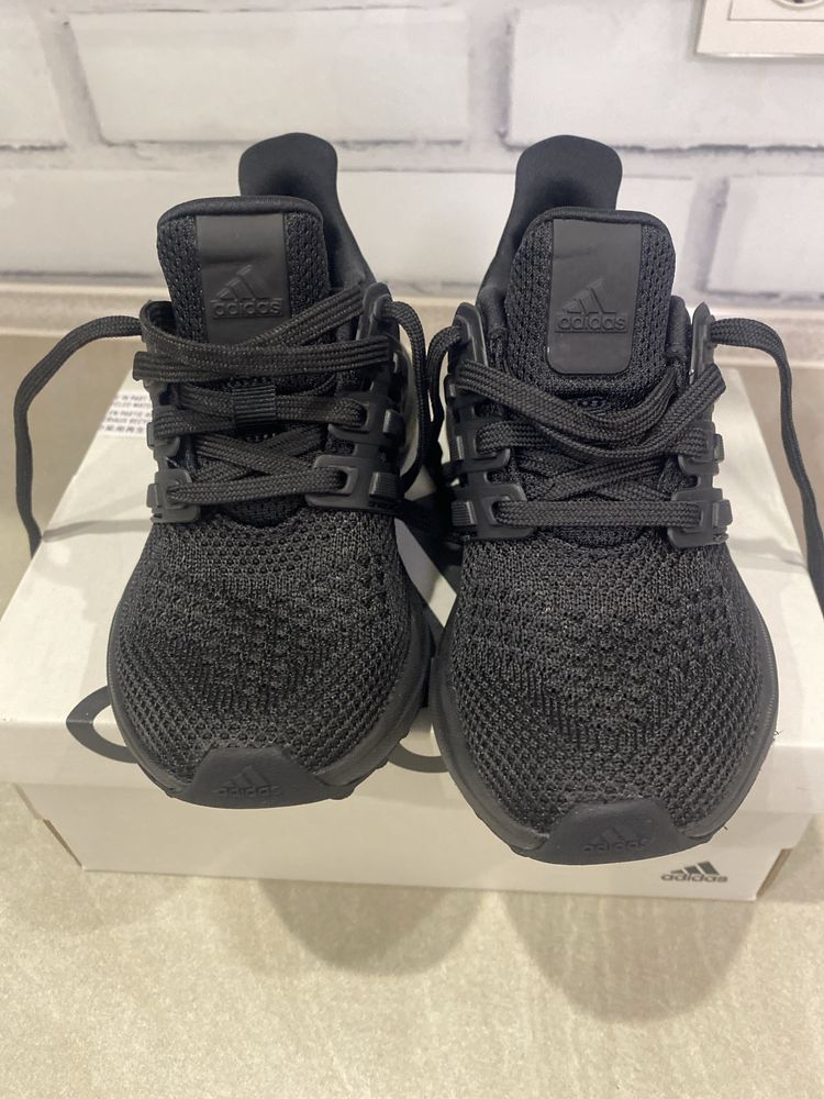 Продам дитячі кросівки Adidas