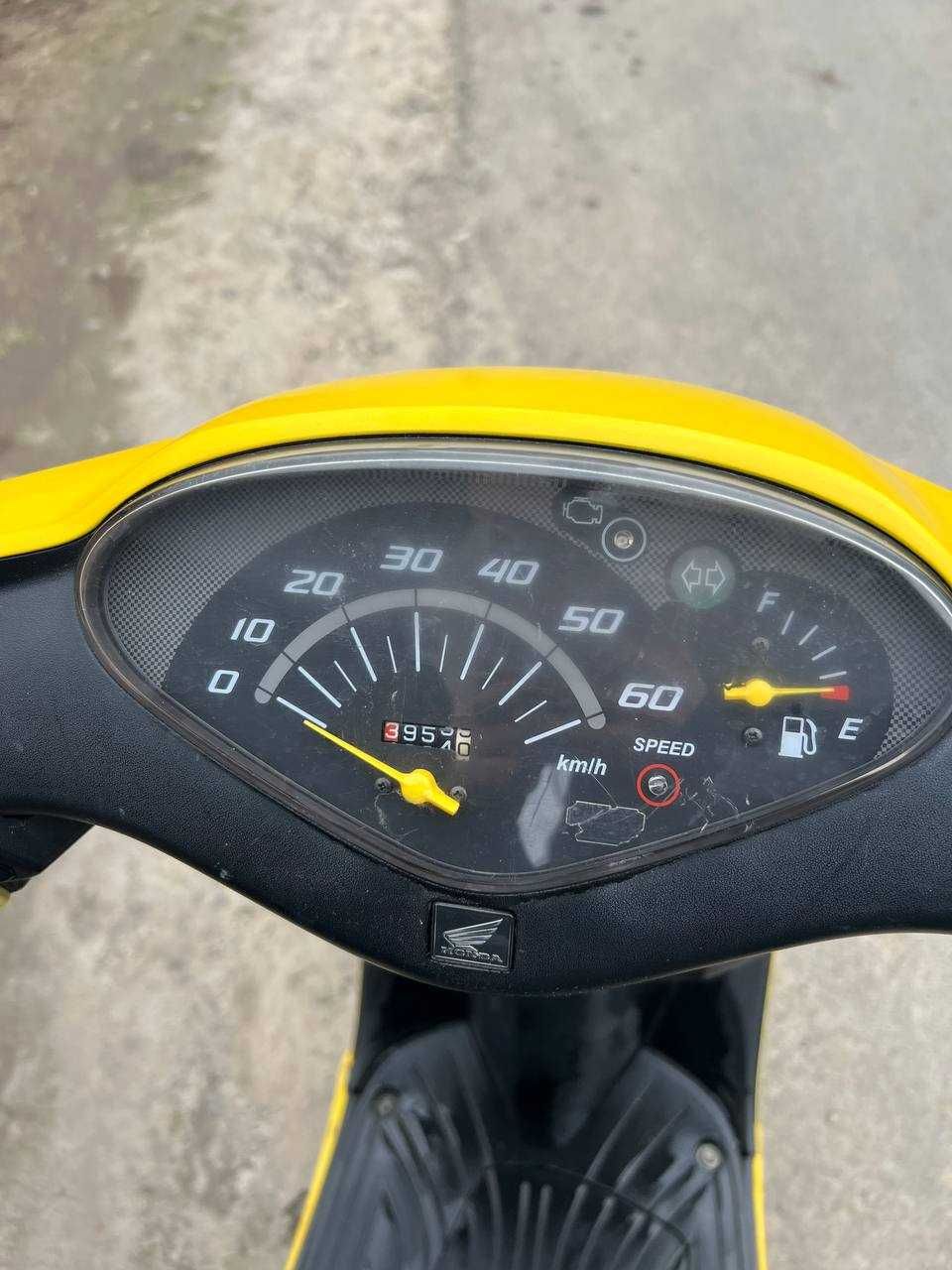 мопед Honda dio 68 бу жовтий колір, скутер хонда