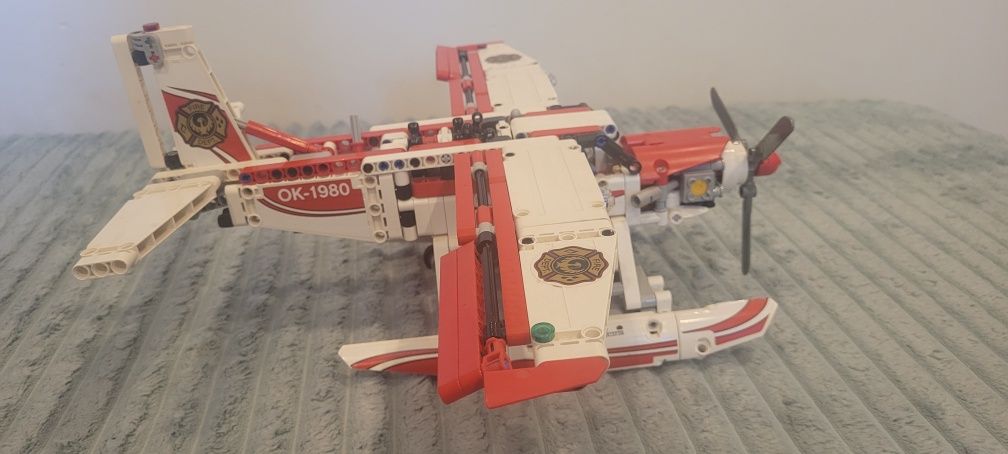 Klocki Lego Technic 42040 Samolot Strażacki 2w1