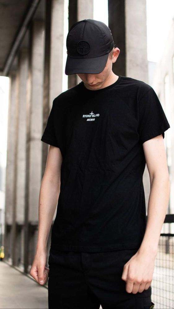ТОПОВА футболка у чорному кольорі від STON ISLAND