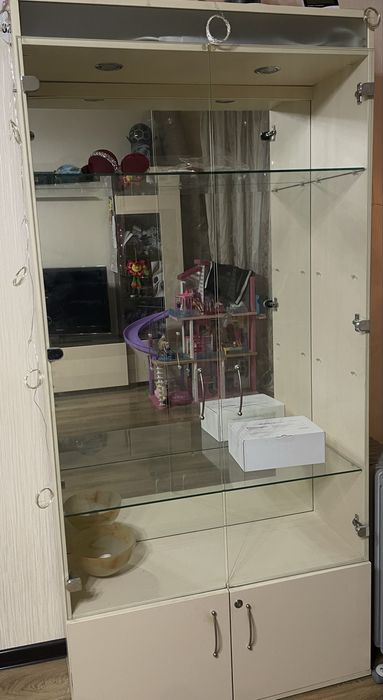 Витрина шкаф для косметологии