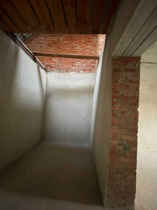 3 кім на Довженка в новобудові