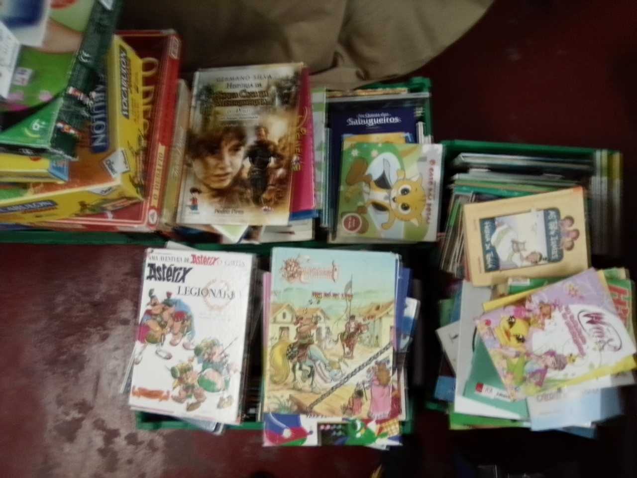 Lote de jogos e livros infantis _ Usados