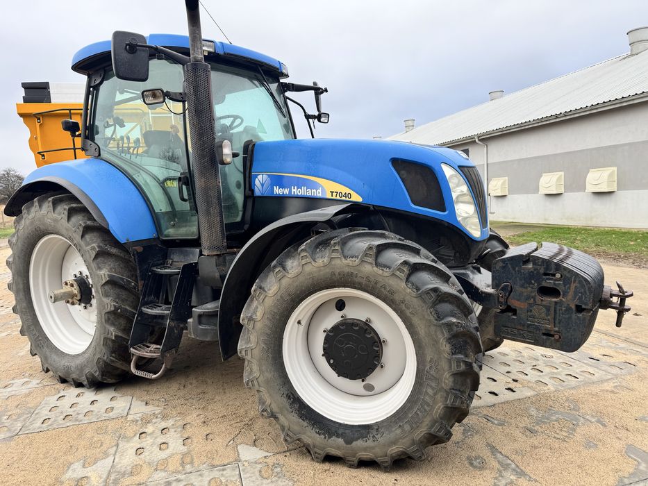 New holland t7040