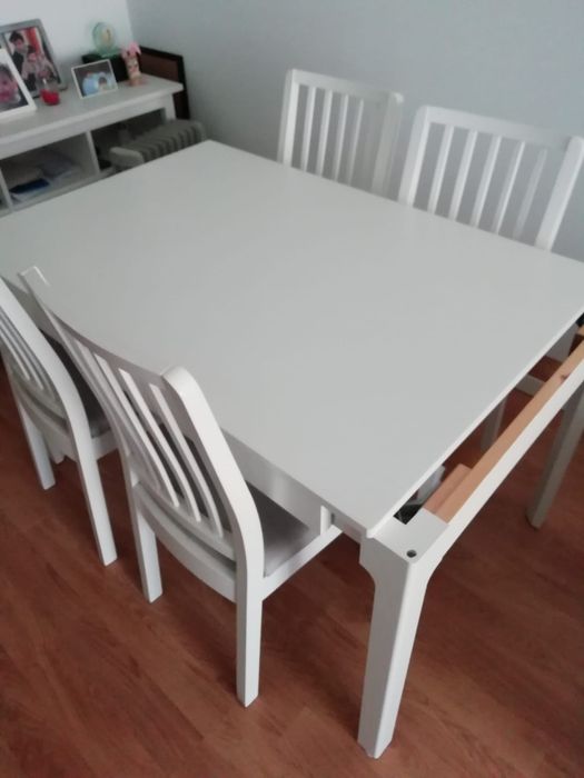 Mesa jantar Ikea extensível e cadeiras